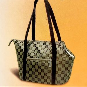 Pack n Paws pet carrier / dog carrier